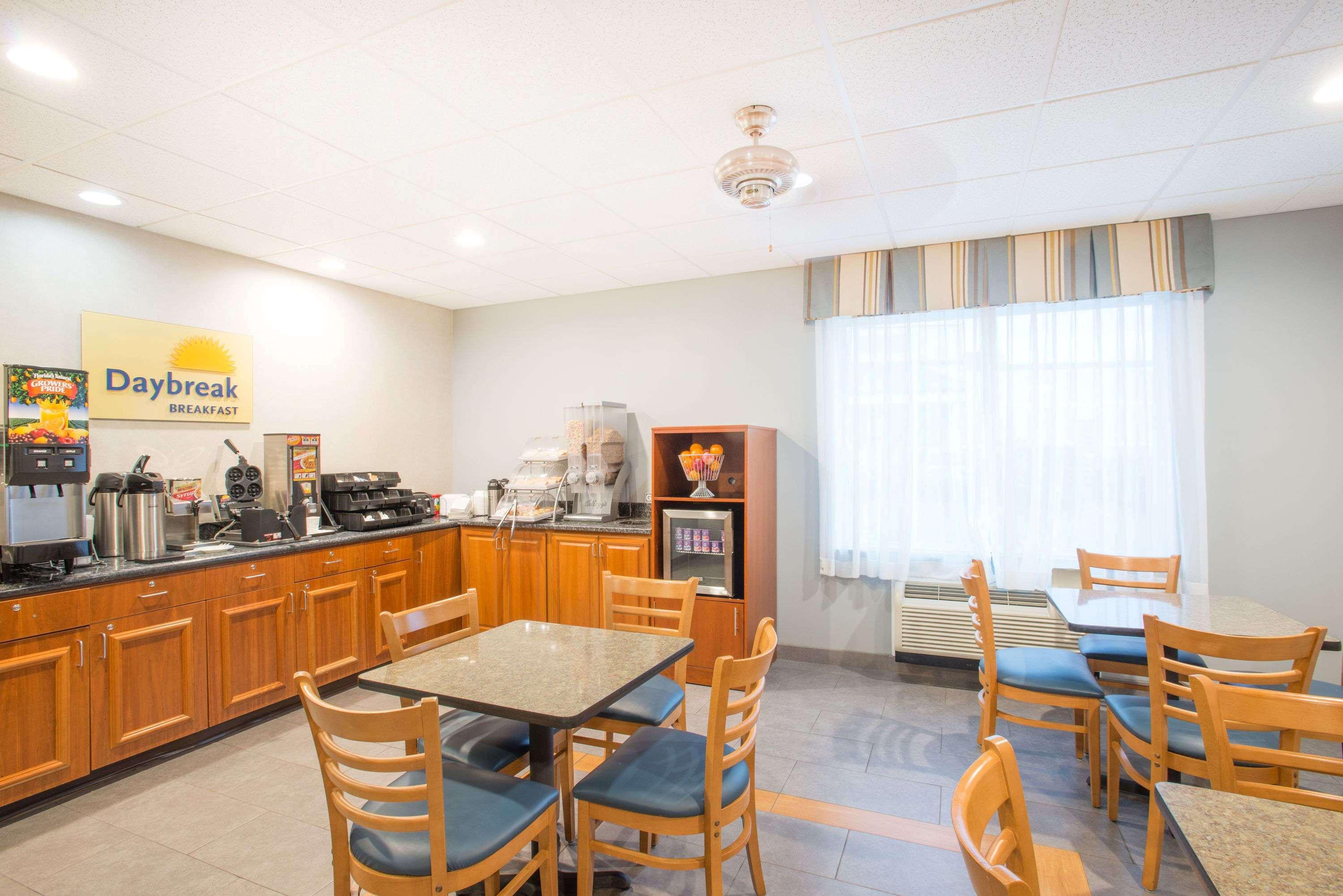 Days Inn By Wyndham Watertown Fort Drum Evans Mills Eksteriør bilde