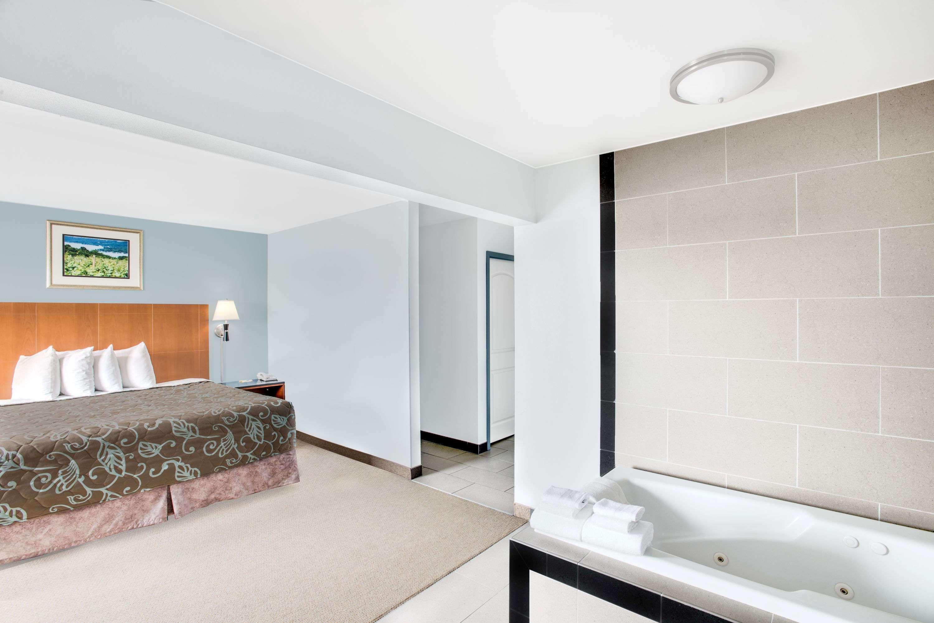 Days Inn By Wyndham Watertown Fort Drum Evans Mills Eksteriør bilde