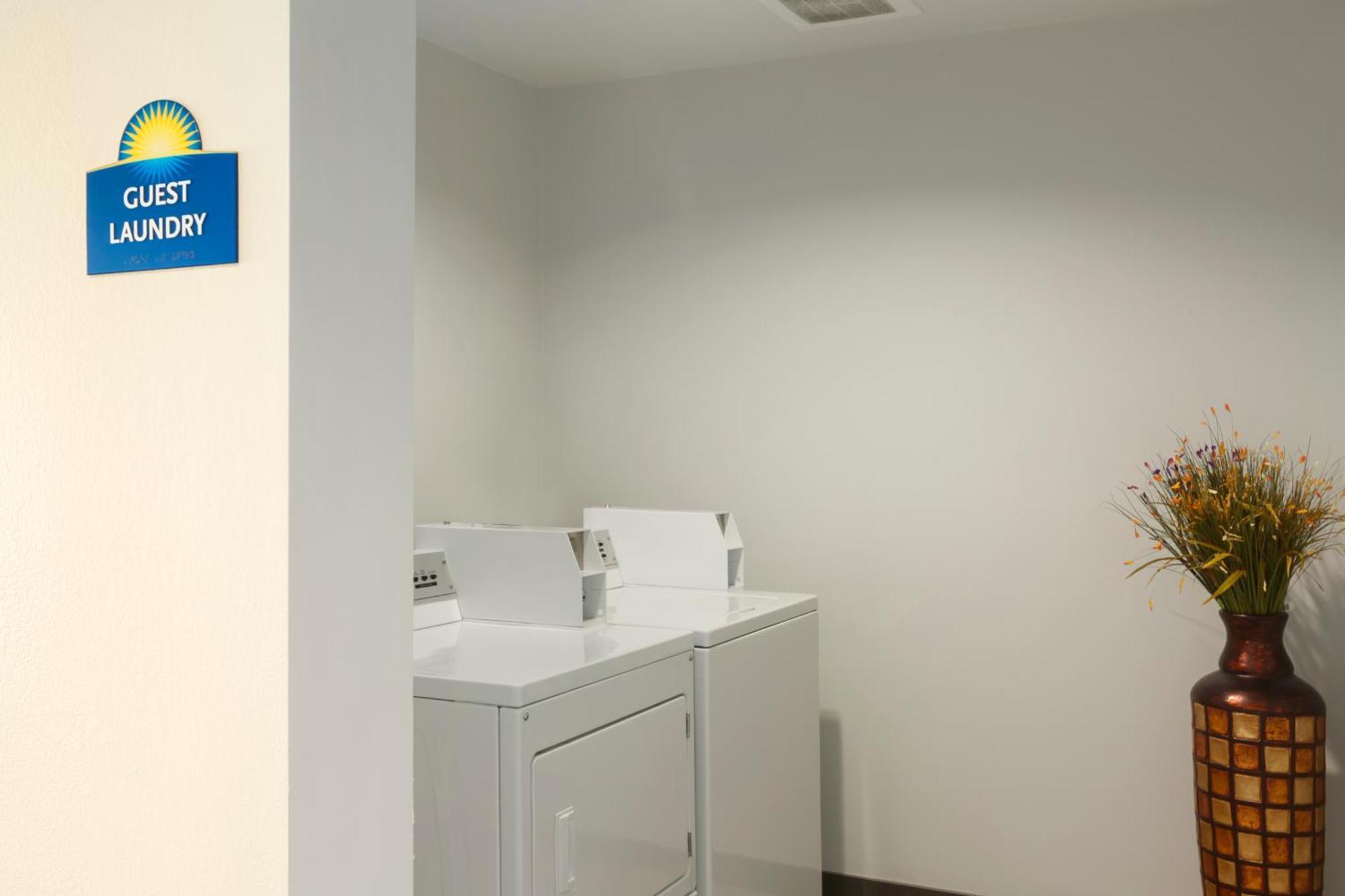 Days Inn By Wyndham Watertown Fort Drum Evans Mills Fasiliteter bilde